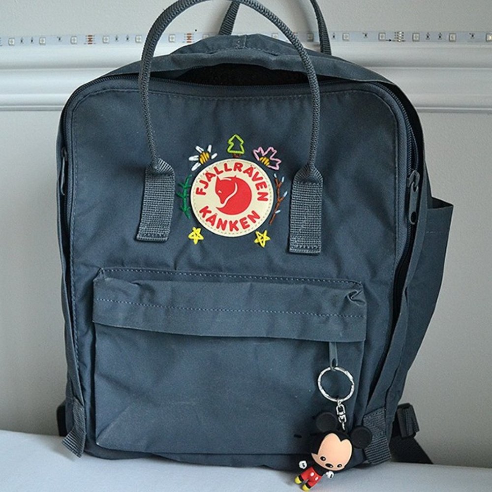 Classic Fjallraven Kanken Backpack in Graphite